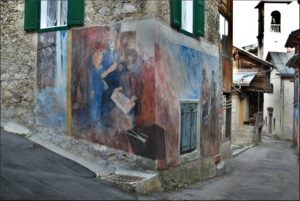 casa con murales Cibiana