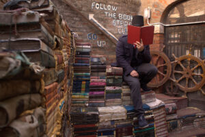 Uomo che Legge libreria acqua alta